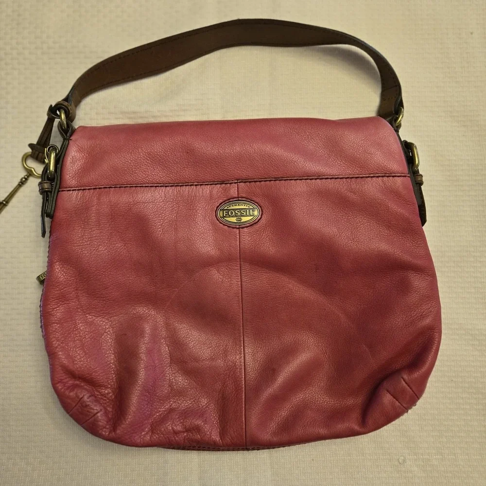 FOSSIL Pink Leather‎ EXPLORER Foldover Shoulder Bag Hobo Handbag Soft Cute EUC